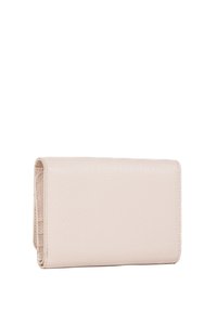 Portafoglio in pelle beige con finitura testurizzata, forma rettangolare e bordi cuciti. Presenta un design a pieghe per una chiusura sicura.