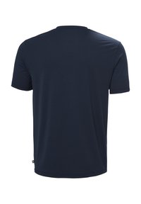 Námořnická modrá trička s krátkým rukávem, kulatým výstřihem, vyrobená z hladké, lehké látky. Minimalistický design bez viditelných vzorů nebo akcentů.