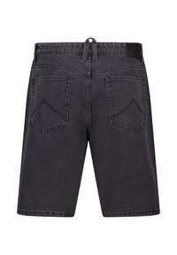 Mustat farkkushortsit, joissa on keski-korkea vyötärö, kaksi takataskua ja teksturoitu vyötärönauha. Yksinkertainen, suora leikkaus.