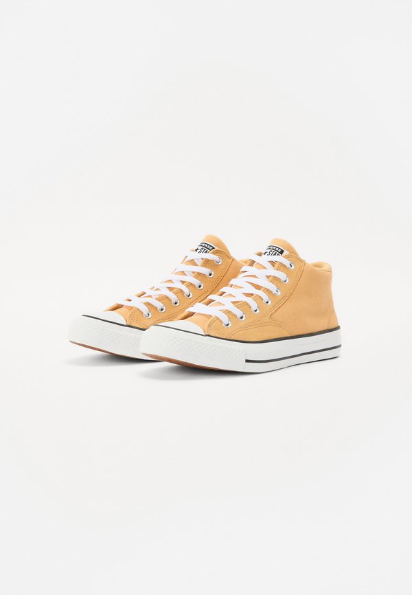 CHUCK TAYLOR UNISEX - High-top trainers2