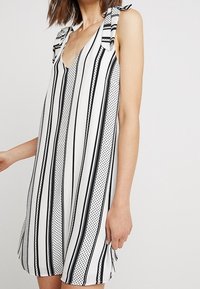 River Island Vestido informal - off-white