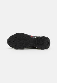 Salomon ALPHACROSS 5 GTX - Löparskor terräng - black/transparent yellow/sunny lime
