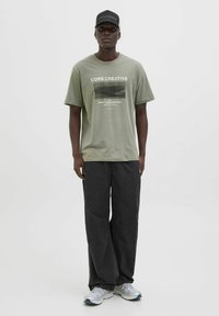 Jack & Jones RUNDHALSAUSSCHNITT  - Printtipaita - shadow