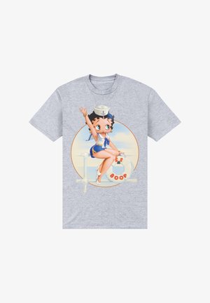 Grå t-shirt med et tegneseriefigur i sømandsdragt, med en redningskrans, cirkulært grafik og livlige farver.