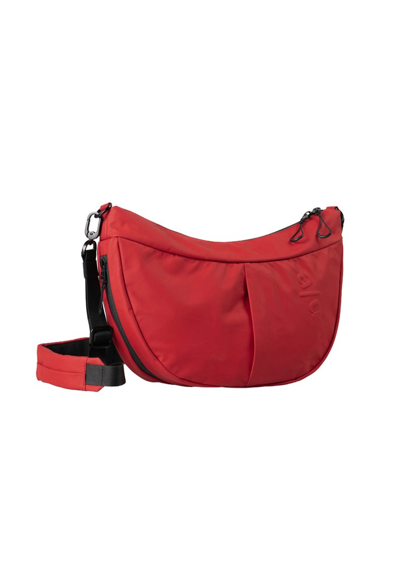 Borsa a spalla rossa con una finitura liscia e opaca, caratterizzata da una forma curva, tasche con cerniera e un cinturino regolabile. Leggera e facile da trasportare.