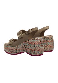 Fornarina Sandali con zeppa - beige