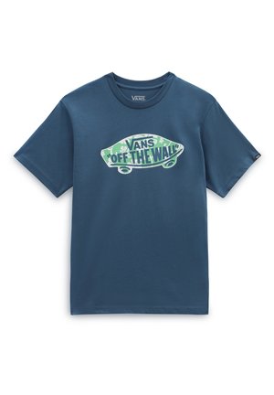 Blå Vans t-shirt med korte ærmer med en grøn og hvid skateboardgrafik og teksten "Vans Off The Wall" på fronten.