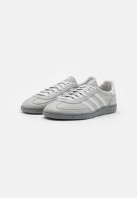 adidas Originals HANDBALL SPEZIAL - Sapatilhas - grey two/grey one