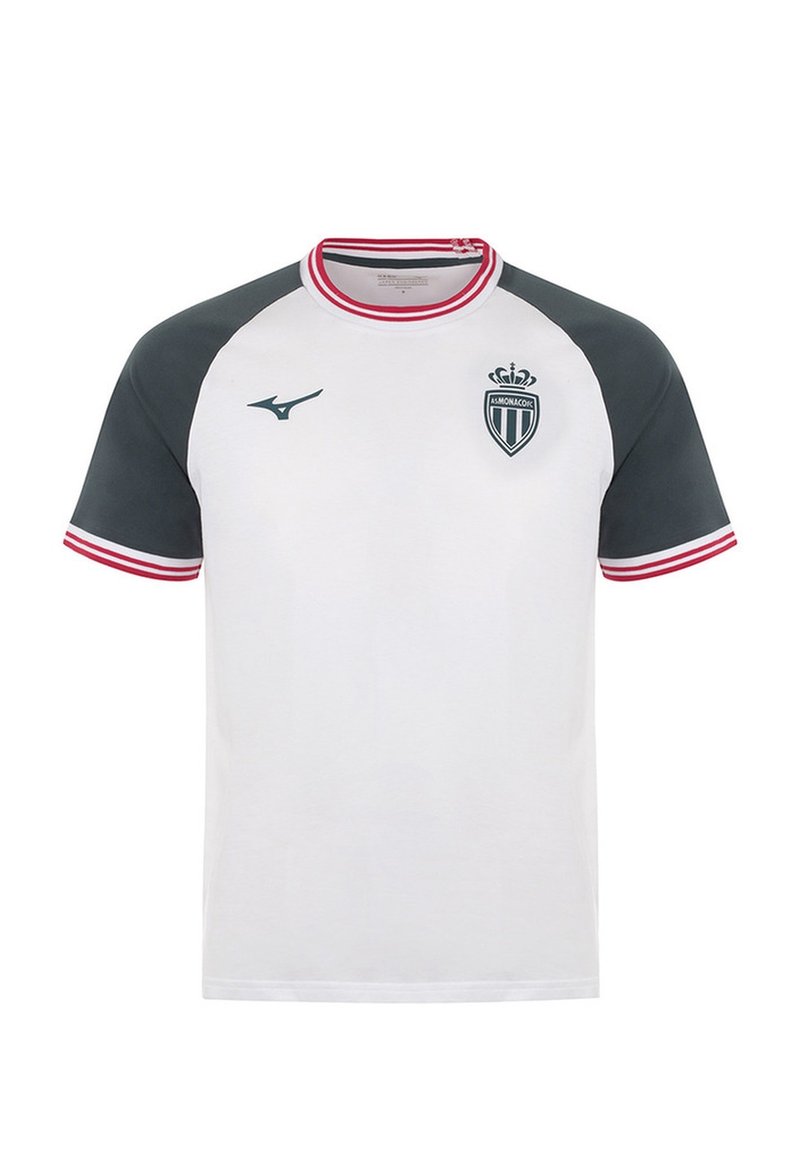 Chemise blanche à manches courtes avec accents gris, encolure à rayures rouges et logo écusson sur le côté gauche de la poitrine. Fabriquée en tissu doux.