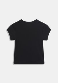 Μαύρο κοντομάνικο μπλουζάκι με στρογγυλή λαιμόκοψη, κατασκευασμένο από απαλό ύφασμα, με ομαλή υφή και απλό σχέδιο χωρίς σχέδια.