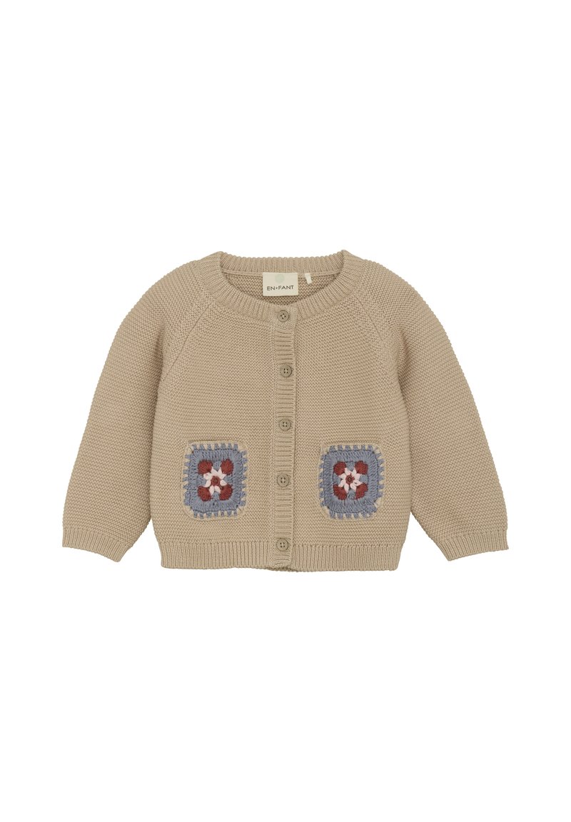 Beige gestrickter Cardigan mit Rundhalsausschnitt, Knopfverschluss und zwei bestickten Taschen in blauen und roten Blumenmustern.