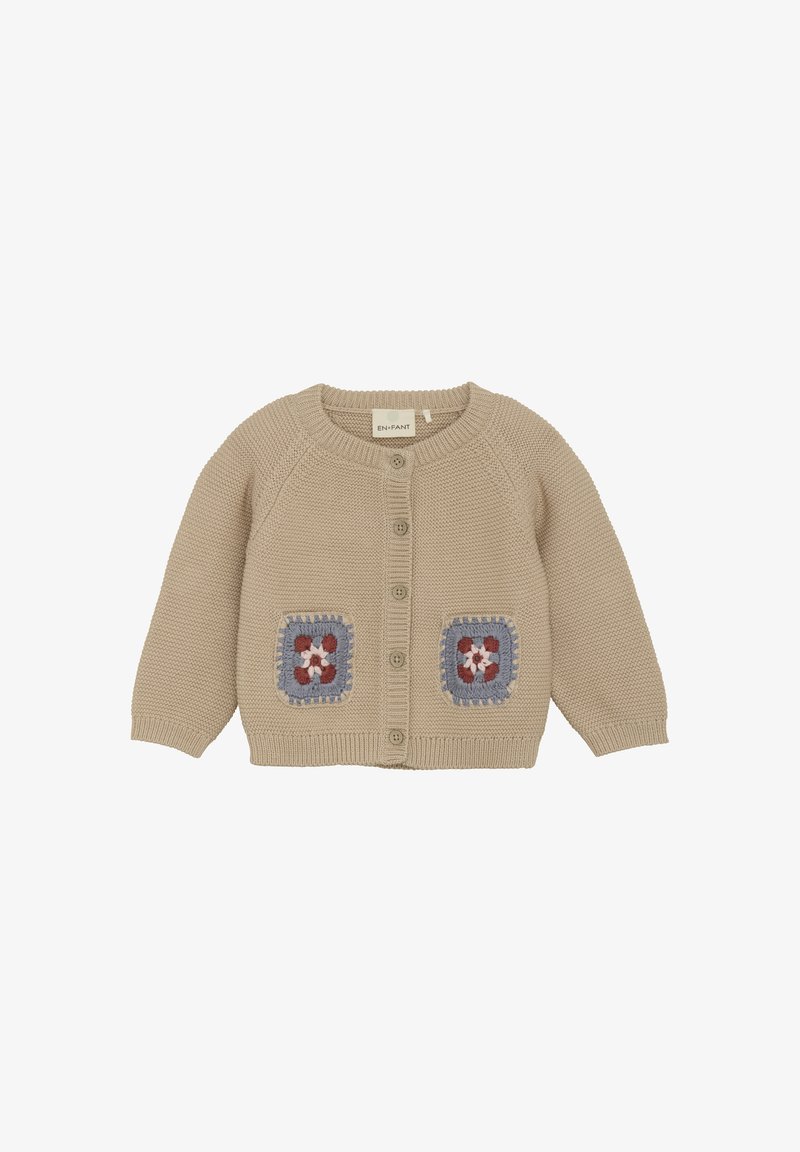 Beige gestrickter Cardigan mit Rundhalsausschnitt, Knopfverschluss und zwei bestickten Taschen in blauen und roten Blumenmustern.