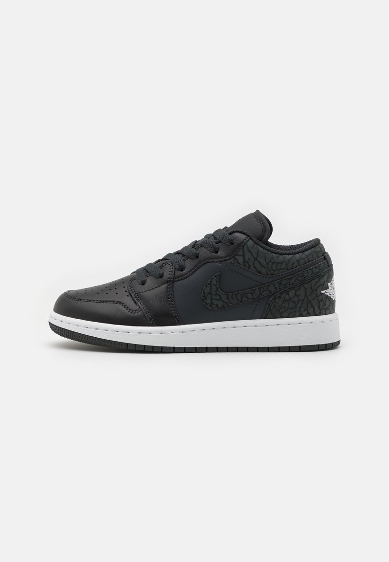 Jordan AIR JORDAN 1 LOW SE UNISEX Basketball shoes off noir/black/white/black Zalando.ie