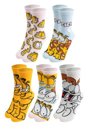 Cinque paia di calzini colorati con i personaggi dei cartoni animati Garfield, Odie e orsacchiotti in varie pose su sfondi pastello e vivaci.