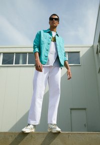 Weekday GALAXY LOOSE STRAIGHT UNISEX - Calças de ganga folgadas - white