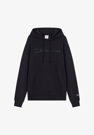 Schwarzer Hoodie aus weichem Stoff, mit einer Kängurutasche vorne, Kordelzügen und einem in Kursivschrift gehaltenen "Champion"-Logo auf der Brust.
