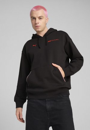 Felpa nera in misto cotone, con tasca a marsupio, logo rosso della Formula 1 e dettagli bianchi a contrasto sulle tasche.