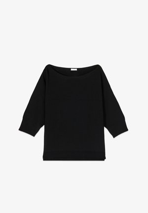 Czarny sweter damski z dzianiny z dekoltem w łódkę i trzyipółrękawkami wykończonymi ściągaczem, ułożony płasko na białym tle.