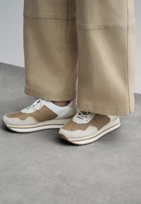 MICHAEL Michael Kors RAINA - Sneaker low - camel