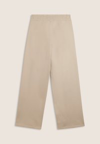 Pantalones de pierna ancha beige con cintura elástica, confeccionados en una tela suave. Presentan un diseño sencillo y una textura lisa, ideales para el uso informal.