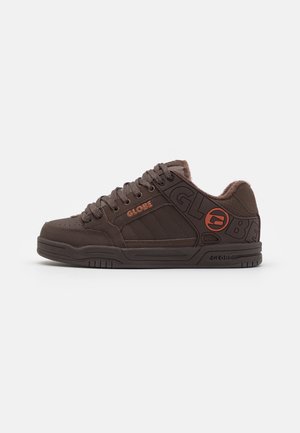 TILT - Zapatillas skate - dark oak/bronze