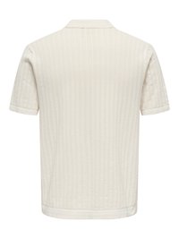 Polo en maille couleur crème à manches courtes avec motif vertical texturé, col et poignets côtelés, vu de dos.