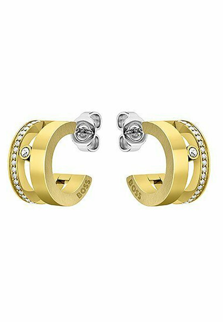 Los pendientes de aro en tono dorado presentan un diseño de doble banda con un acabado suave, acentuado por una fila de cristales transparentes y herrajes plateados.
