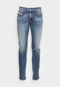Blå denimjeans med slimmad passform, med slitna knärevor, bleknad textur, femficksdesign och knapplåsning.