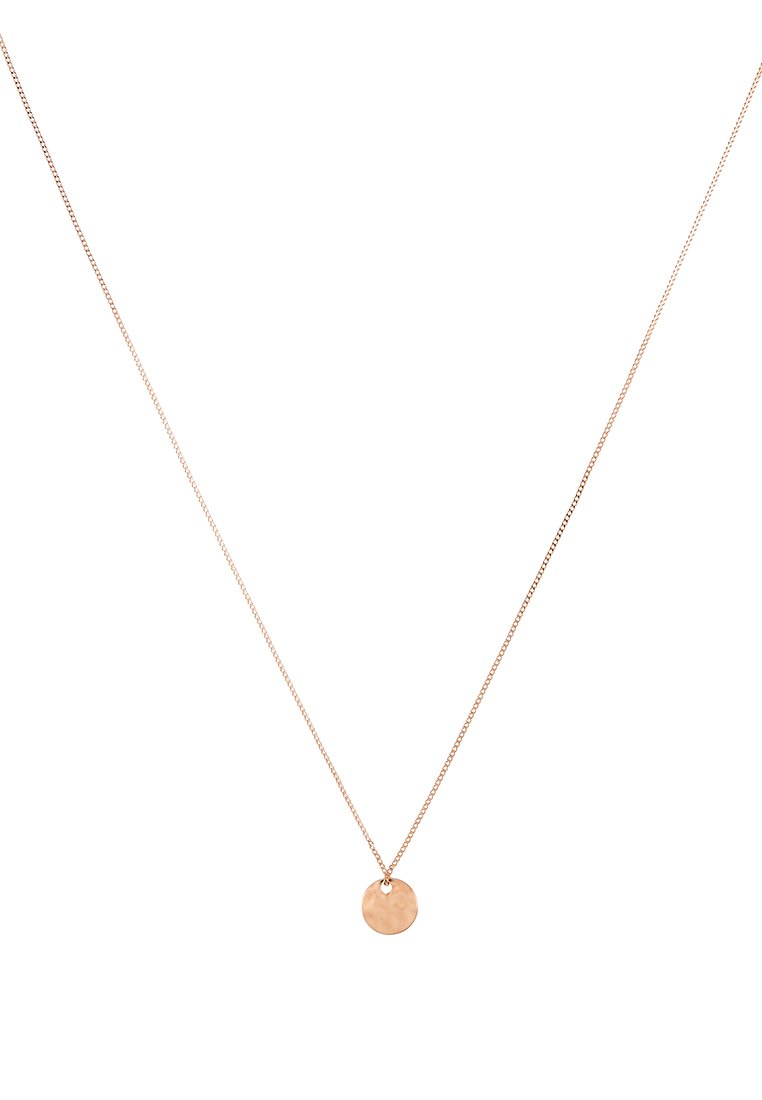 Collier pendentif circulaire en or rose sur une chaîne fine, avec une surface polie et un design minimaliste. La chaîne a une texture délicate et fine.