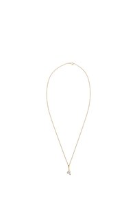 Guld kædetrøje med et slankt design, der har en lille, klar krystalanheng formet som en tåre i midten.