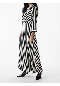 Mustapohjainen maksimekko, jossa on napitettava etuosa, pitkät hihat ja klassinen kaulus, sekä ilmava muotoilu.