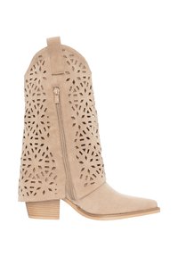 Beige suède laarzen tot halverwege de kuit met geometrische gaatjes, zijrits, afgeronde neus en gestapelde lage hak.