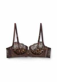 Sostenedor de encaje marrón con copas de estampado de leopardo, que presenta tirantes ajustables, un detalle de botón en el centro y un borde de encaje texturizado a lo largo de los bordes.