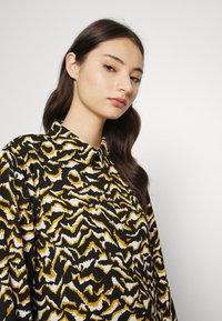 JDY JDYBROOKE LS NOOS - Blusa com botões - cloud dancer