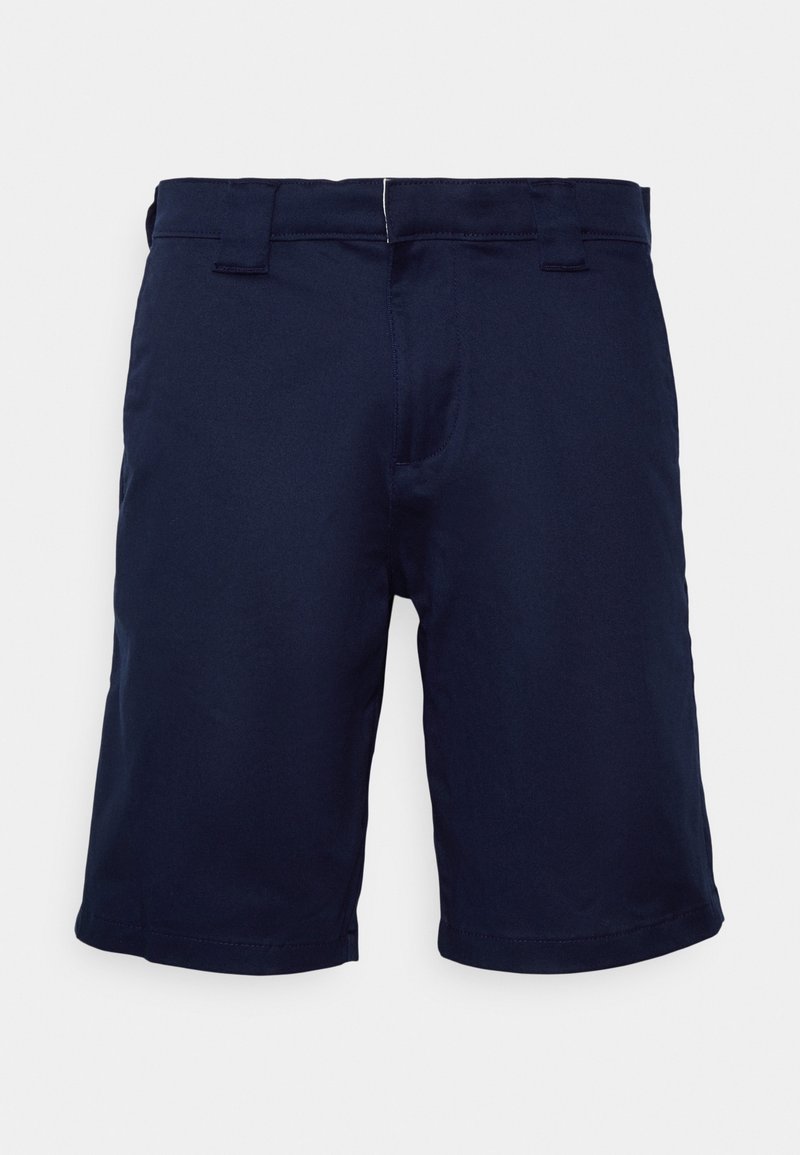 Shorts pour hommes bleu marine, longueur au genou, avec passants de ceinture, devant plat et coupe légèrement ajustée.