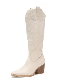 Białe skórzane kowbojki ze szpiczastym noskiem, sięgające do połowy łydki, z haftowanym wzorem kwiatowym i dębowym obcasem.
