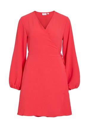 Rochie roșie cu mâneci lungi, tip petrecută, cu decolteu în V și țesătură ușor texturată, prevăzută cu o panglică pe lateral și manșete elastice la mâneci.