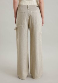 Marc O'Polo DENIM WORK WIDE AUS GESTREIFTEM - Relaxed fit jeans - offwhite