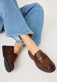 Tamaris Instappers - cognac