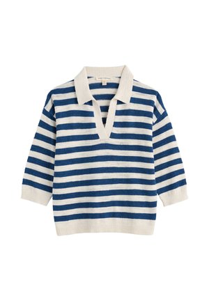 Pulover în dungi orizontale albastre și albe, cu guler și mâneci trei sferturi, având o deschidere adâncă în formă de V.