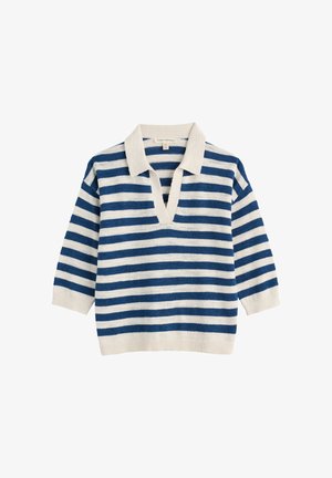 Suéter a rayas horizontales azules y blancas con cuello y mangas tres cuartos, con una abertura en forma de escote en V profunda.