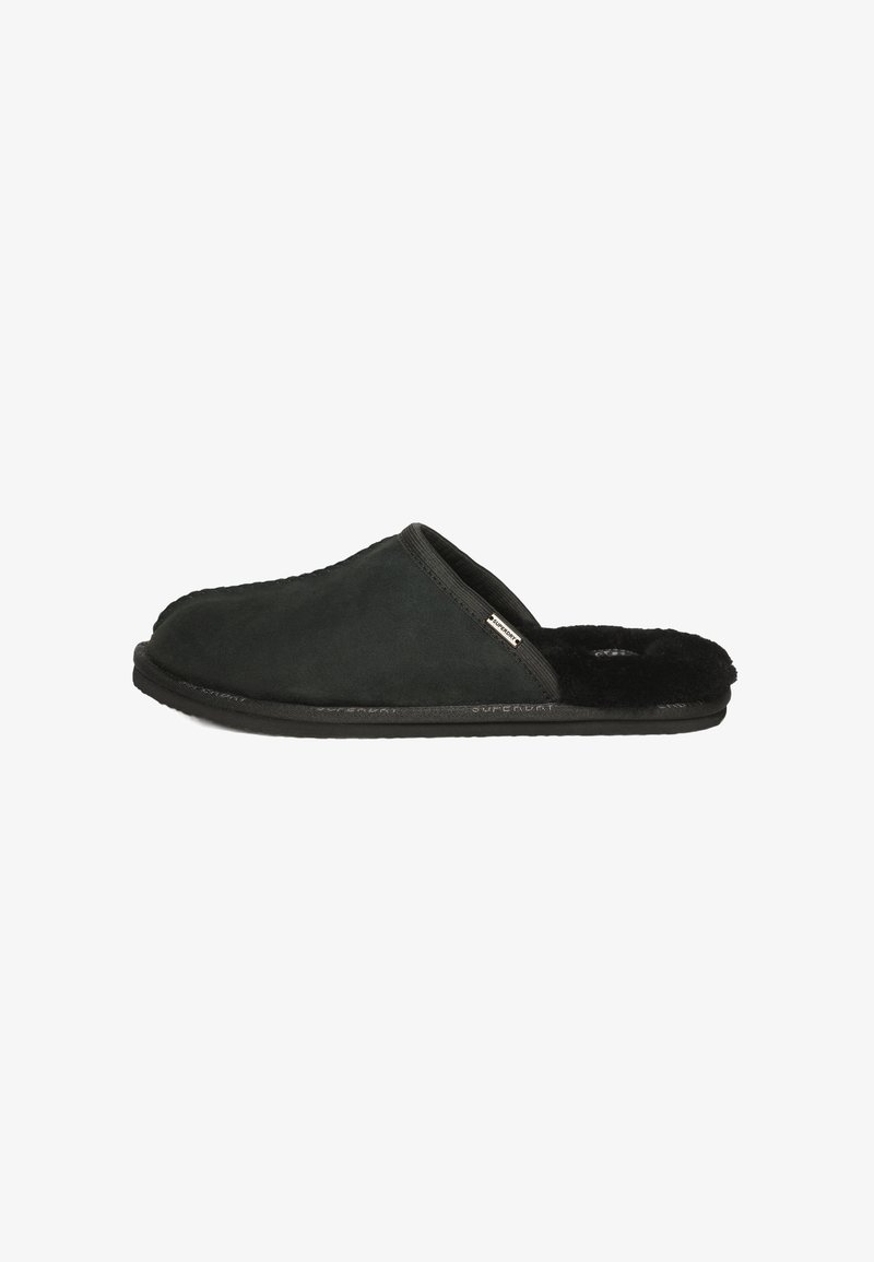 Zapatillas de ante negro sin cordones con un suave forro de piel, punta redondeada y suela negra duradera. Presentan un diseño minimalista sin adornos.