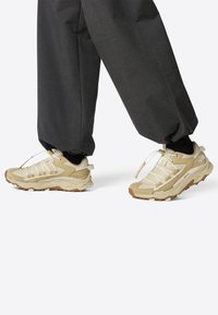 The North Face VECTIV TARAVAL TECH - Sneakers basse - khaki stone gravel