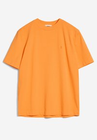T-shirt à manches courtes couleur orange vif avec un petit logo brodé sur la poitrine gauche, présenté sur un fond uni.