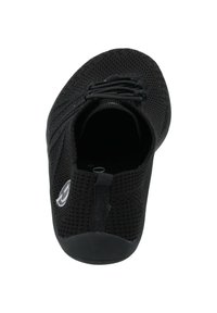 Schwarzer Mesh-Schuh mit strukturierter Oberfläche und elastischem Schnürsystem. Abgerundete Zehenpartie und gepolsterter Innenraum. Gummisohle für besseren Halt.