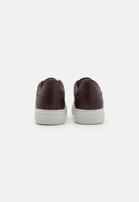 Selected Homme SLHDAVID - Sapatilhas - chocolate brown