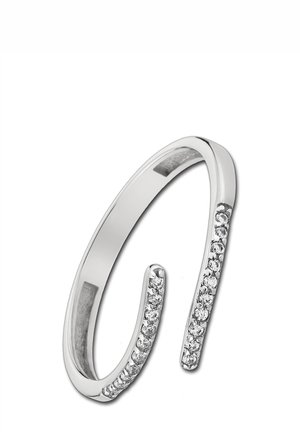 Silberring mit einem offenen Design und zwei Enden, von denen eines mit kleinen, klaren, runden Steinen besetzt ist, die entlang des Rings angeordnet sind.