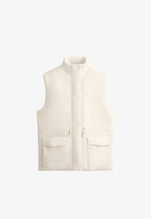 Gilet in pile bianco con alto colletto, chiusura con zip frontale e due ampie tasche anteriori, caratterizzato da una texture morbida e da un design pulito e minimal.