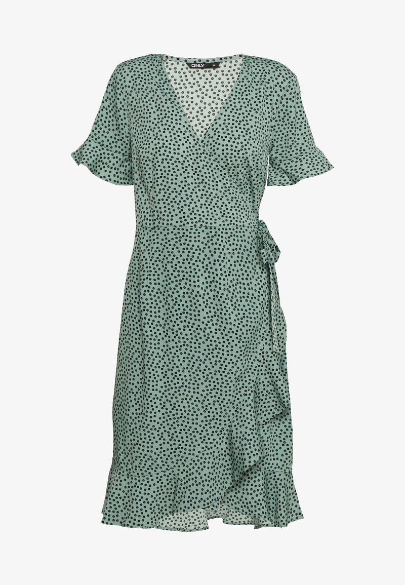 Robe portefeuille vert clair à pois noirs, manches courtes volantées, col en V, ceinture à la taille et ourlet à volants.