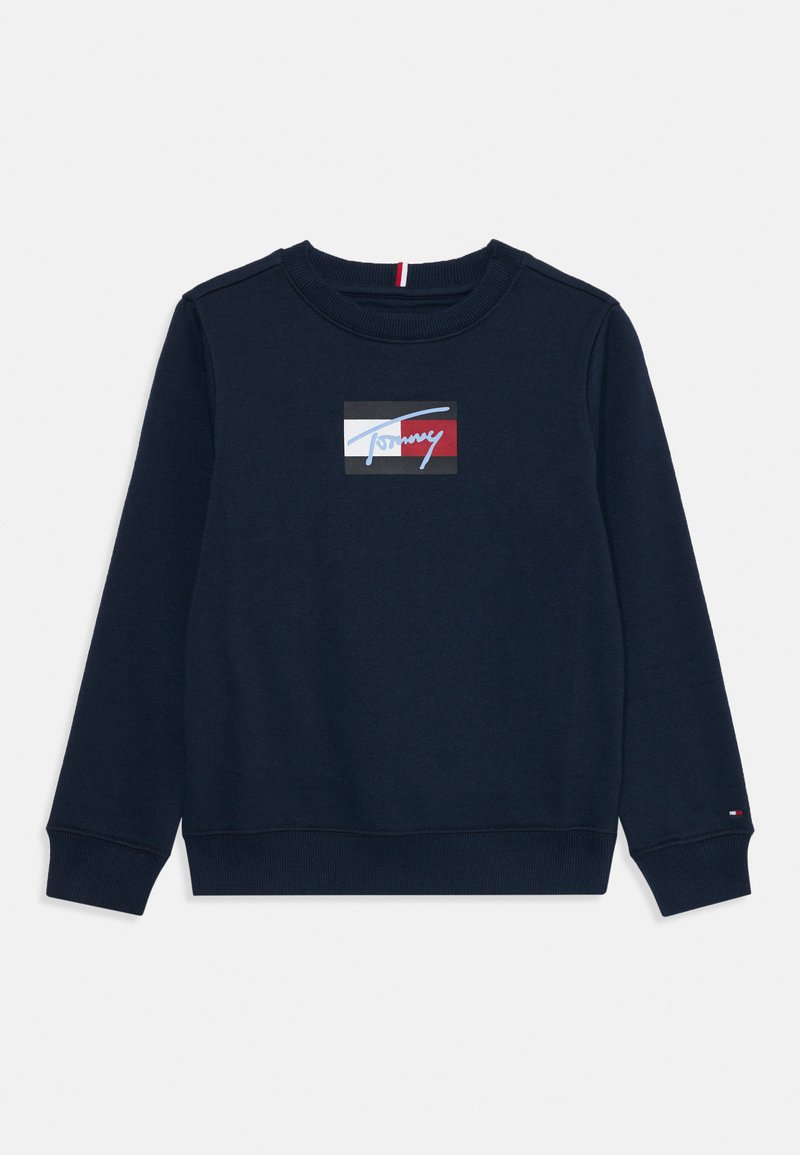 Marineblaues Sweatshirt aus Baumwollmischung, mit einem rechteckigen grafischen Logo in Weiß, Rot und Blau auf der Brust. Rippbündchen und -kragen.